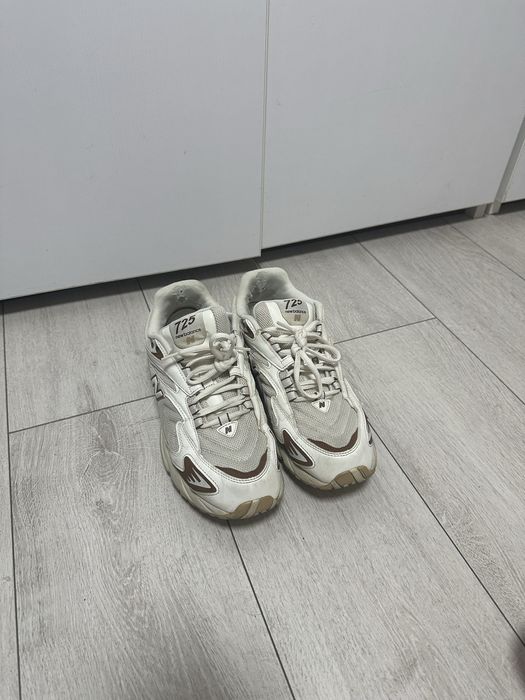 New Balance 725