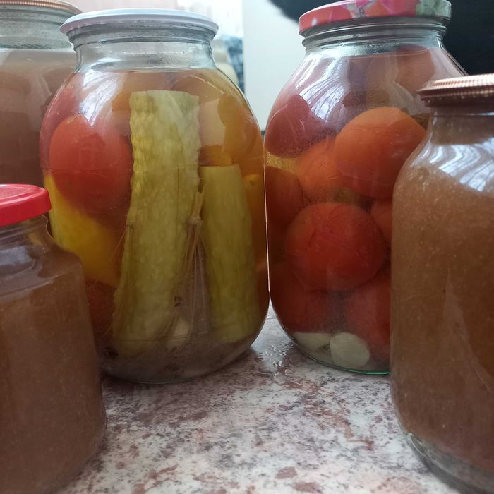 Соленья,варенья,,соки,повидло