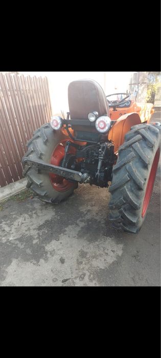 Tractor universal 445