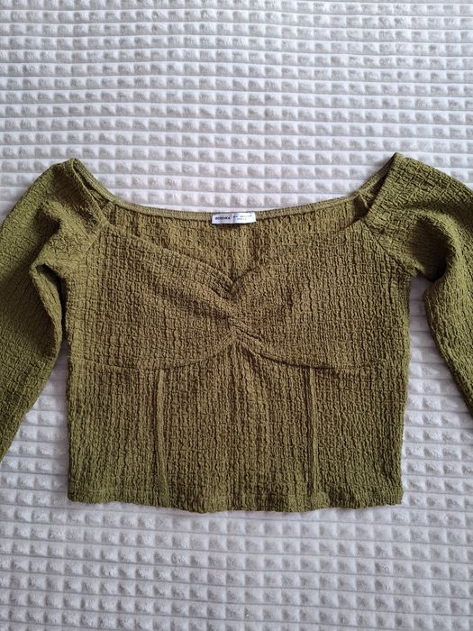 Дамска блуза Bershka с дълъг ръкав - маслинено зелена