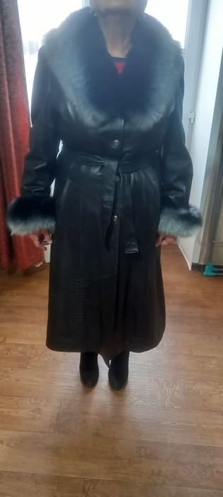 Продаётся кожаный плащ