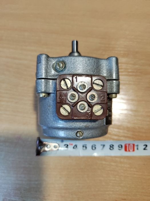 Электродвигатель реверсивный