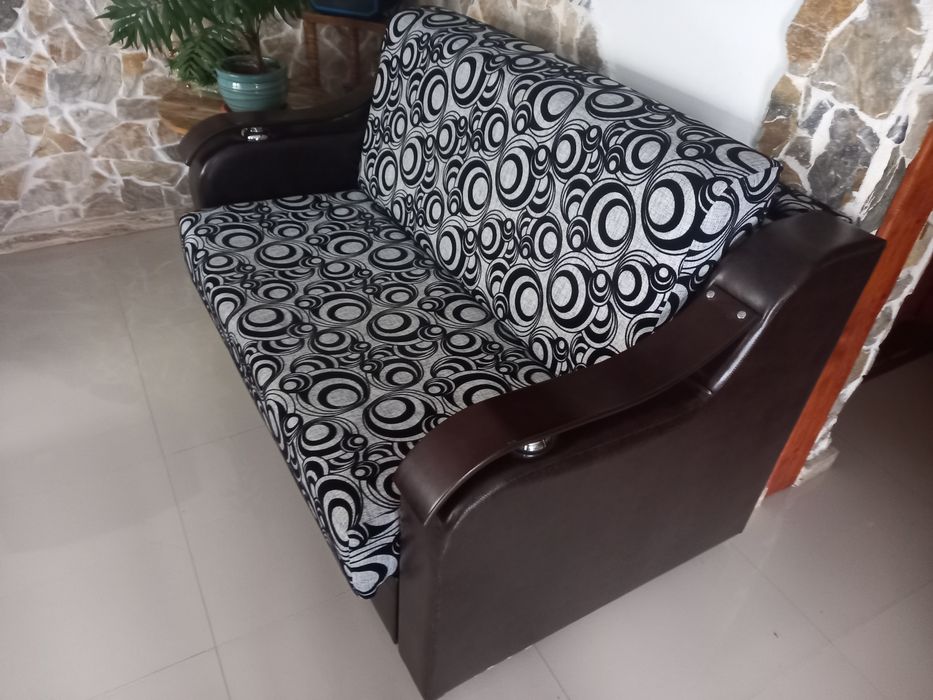 Canapea 3 locuri, stare foarte buna