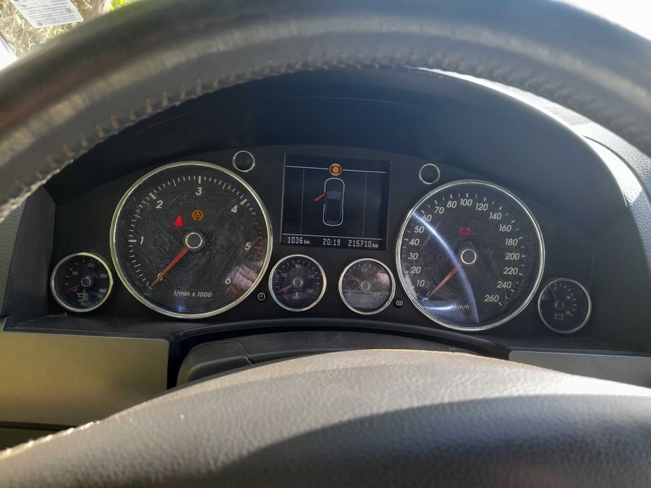 VW Touareg 2.5 R5 , 174 к.с. , 50 броя на части