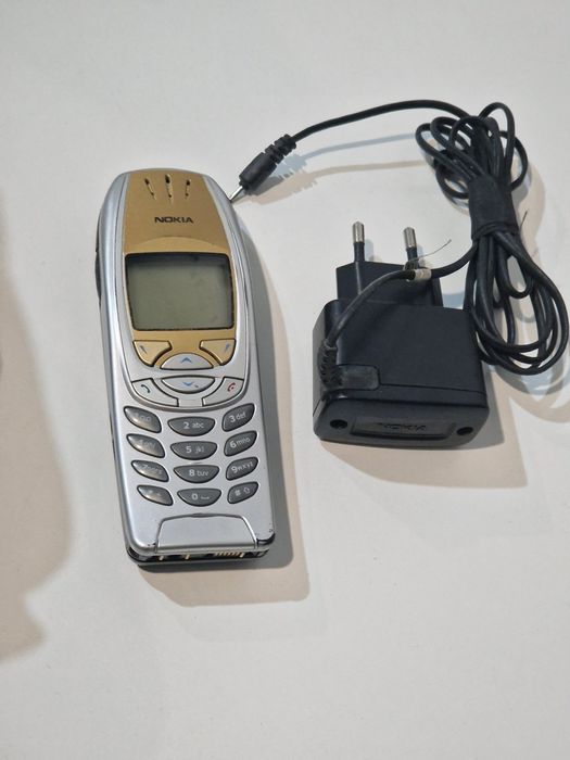 Nokia 6310i , funcțional  doar pe Speaker  cu încărcător original
