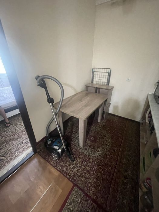 Продаю кухонную мебел со столами стули 4 штуки