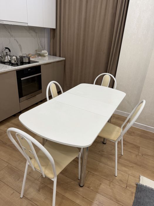 Стол со стульями