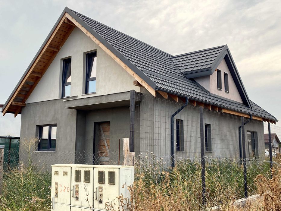 Casă cu mansardă de vânzare. Construcție premium.