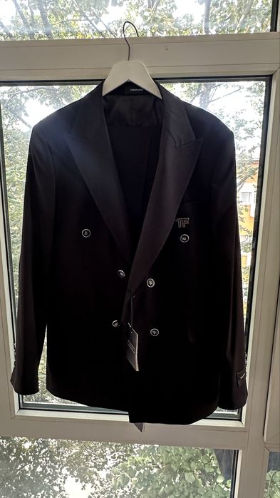 Costum Tom Ford Nou