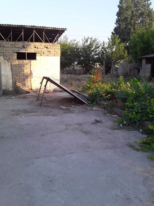 Продаётся дом 32 сотки можно пол участка.