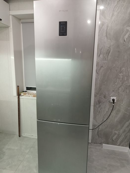 Холодильник Samsung