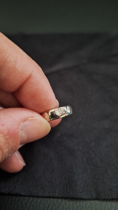 Златен пръстен с диамант