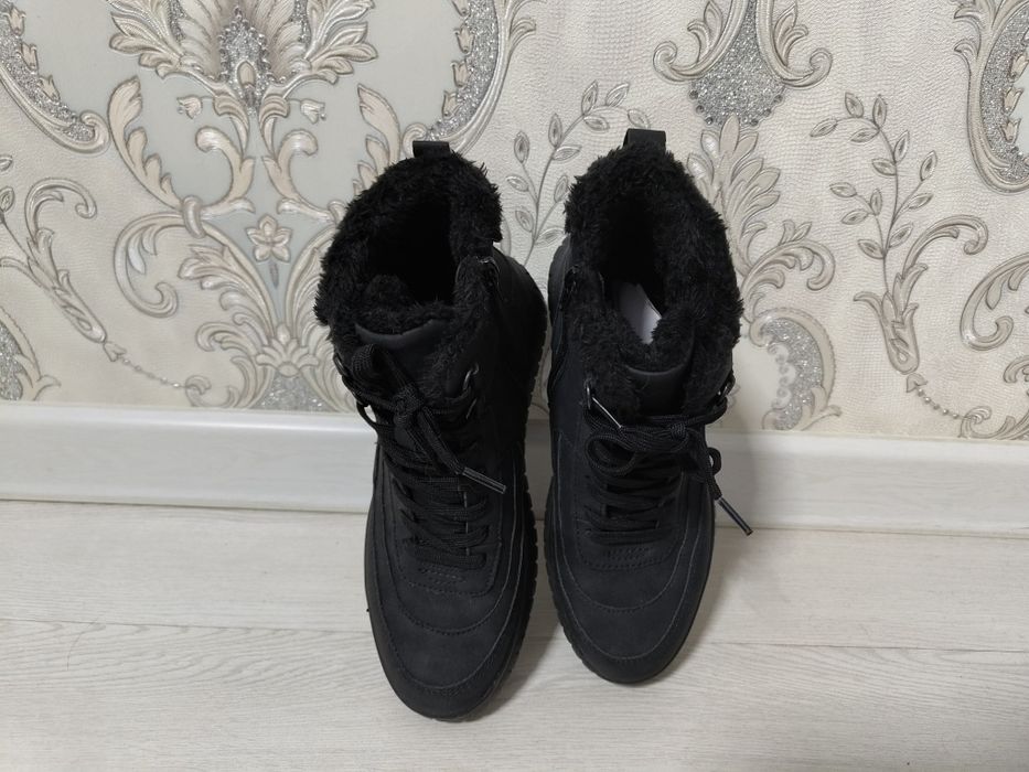 Продаю Ботинки для женщин