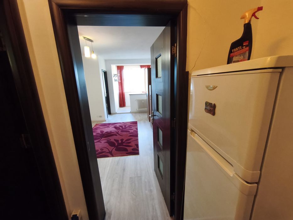 Închiriez garsonieră