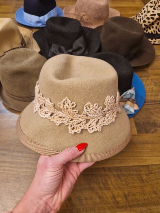 Lot pălării, noi, din lână, lichidare stoc, pălării frumoase.