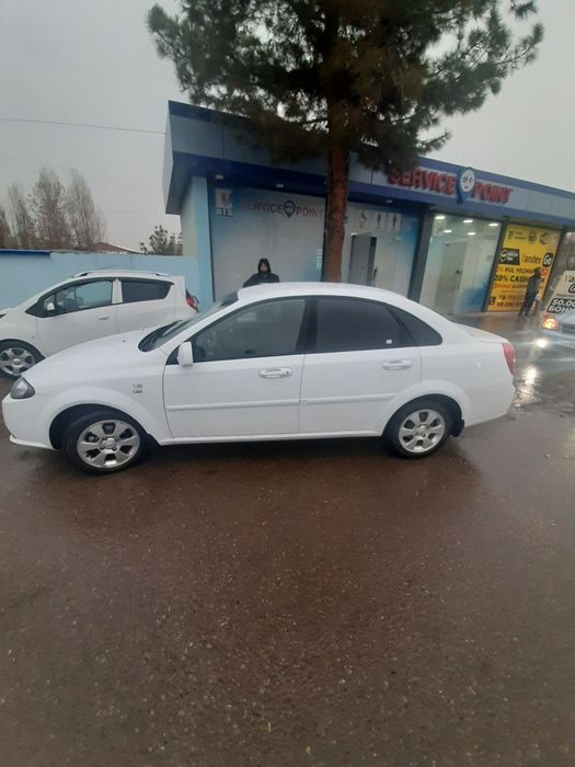 Машина белая жентра евро позиция