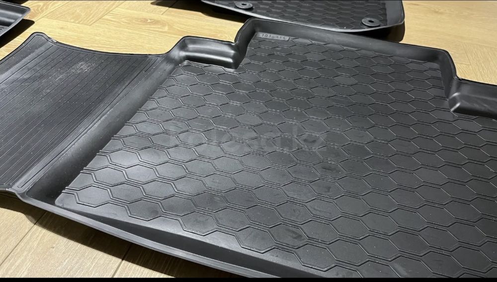 Резиновые полики Geely Azkarra