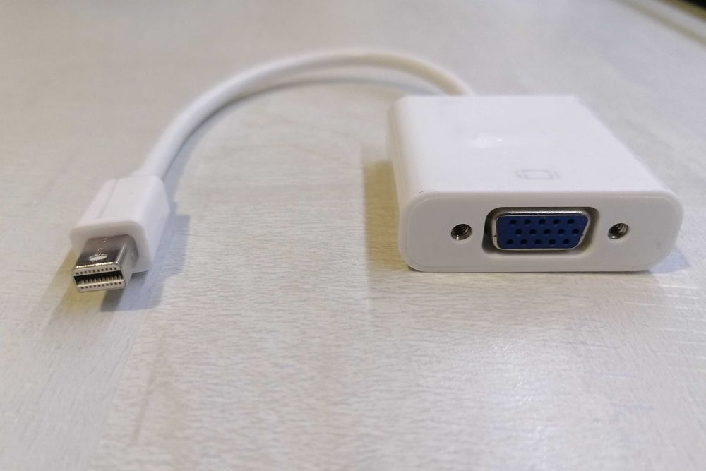 Thunderbolt / Mini Displayport към VGA кабел за Apple Macbook PRO/AIR - НОВ