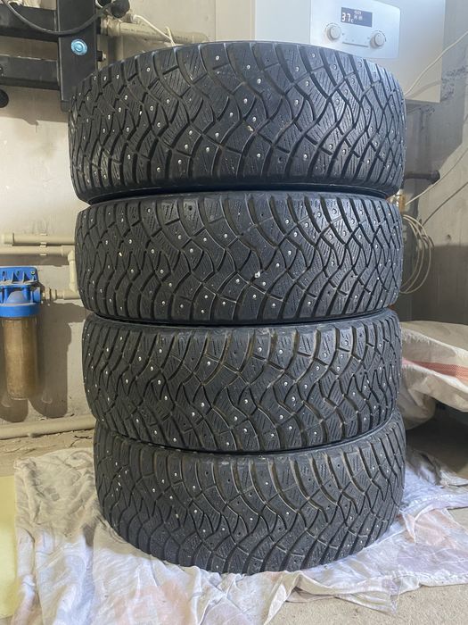 Зимние шины 215/60/R17