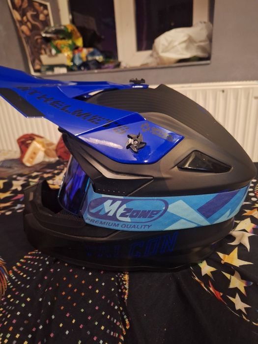 Cască de motor cu ochelari