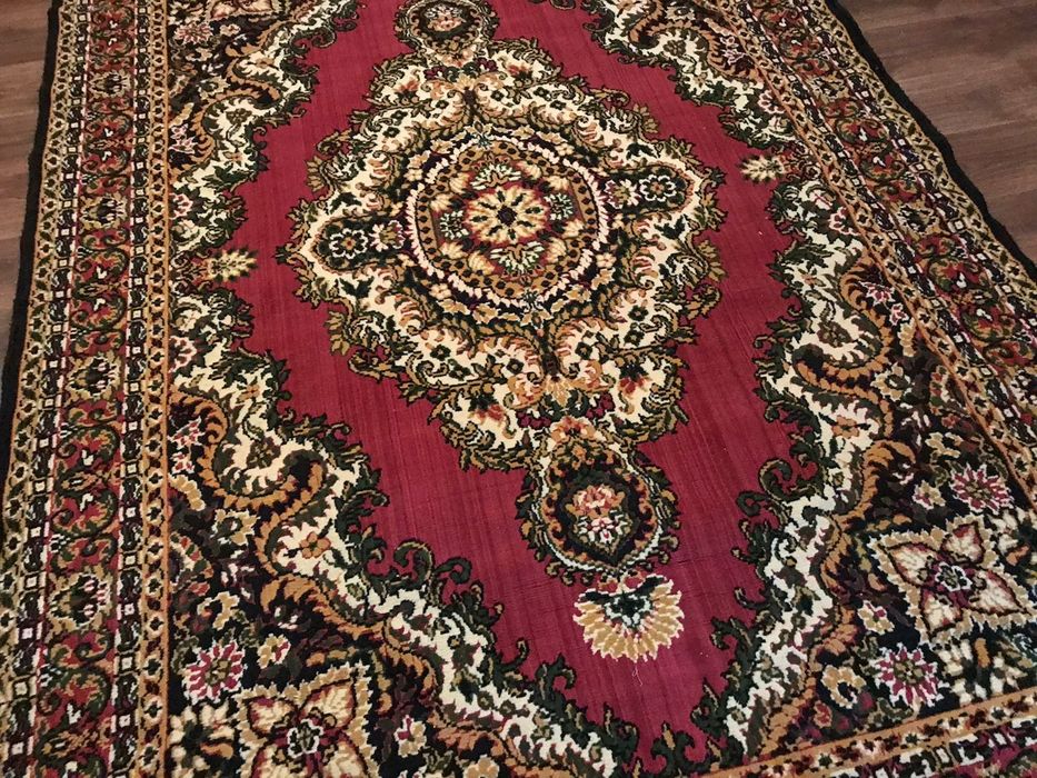 Кілемдер сатылады! Продаются ковры!