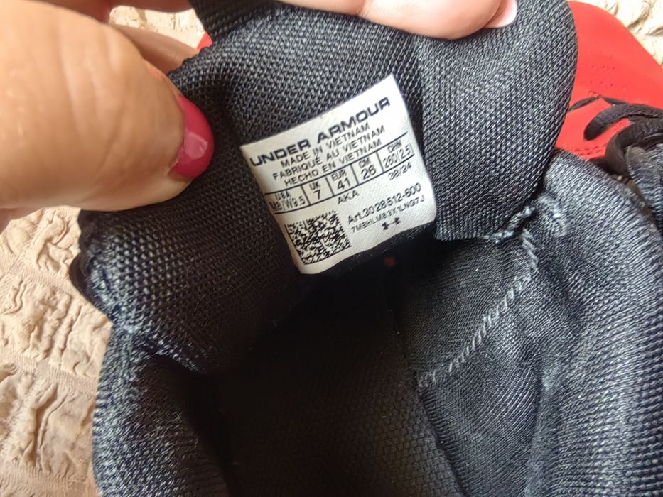 Оригинални Баскетболни Under Armour Като Нови 41 Номер