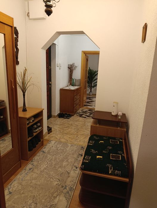 Vand apartament 3 camere decomandat etaj 2