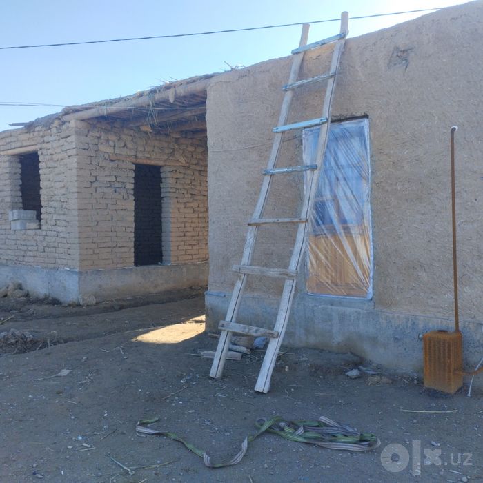 Navoiy viloyati Karmana tumani hazora 9 uyda uzumzor 28V uy sotiladi