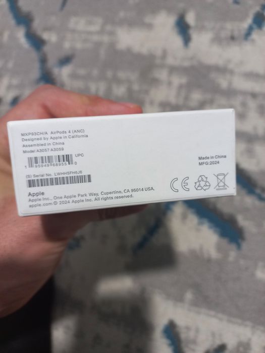 Airpods 4 (Active Noise Cancellation)