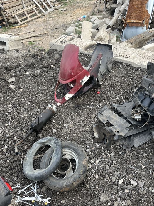 Продам мопед и много запчастей