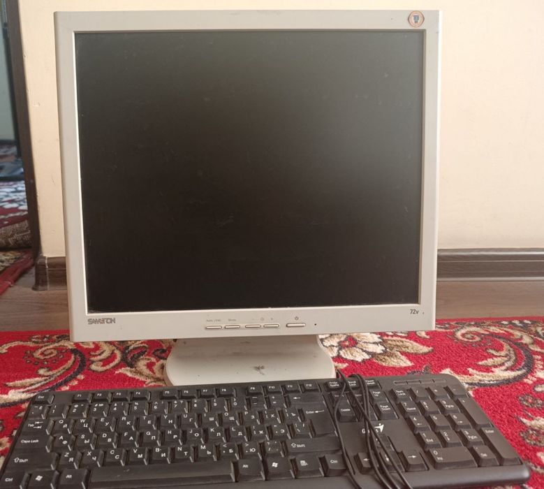 Monitor +klaviatura