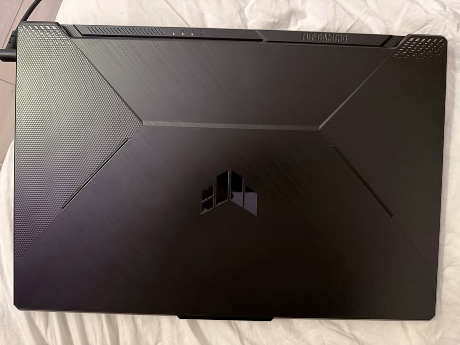 Laptop ASUS  F17 - i5, RTX 3050 Ti, 16GB RAM, 144Hz, 512GB