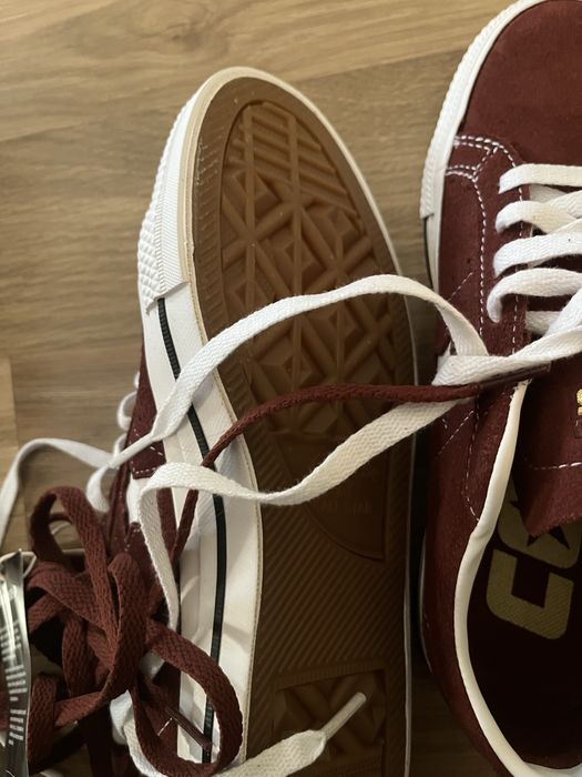 Чисто нови кецове Converse н.38