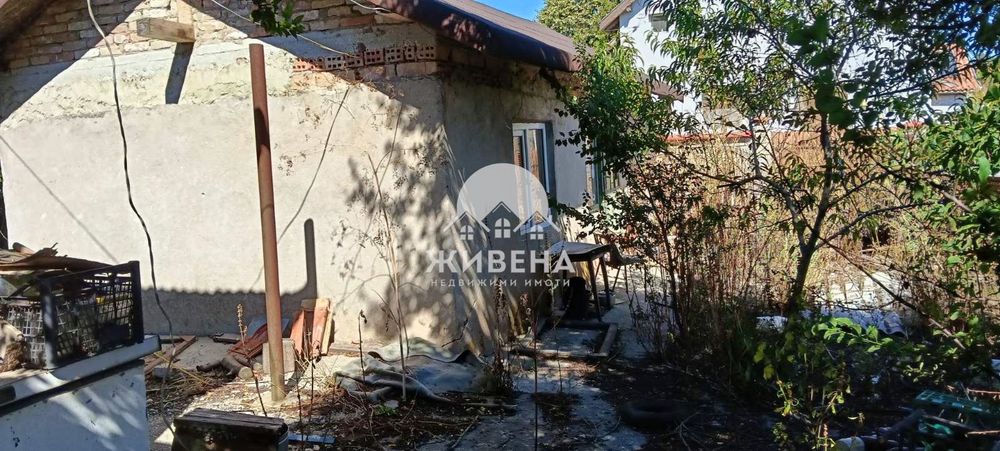 Продават се две къщи в един двор, с.Царичино, обл. Добрич