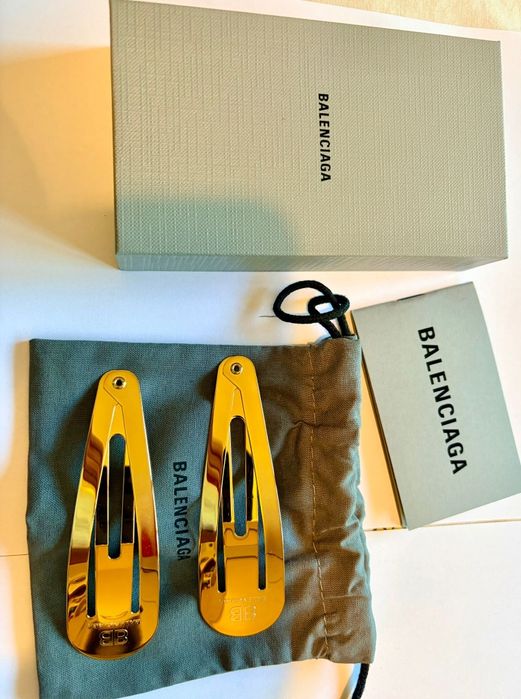 Agrafe de par Balenciaga