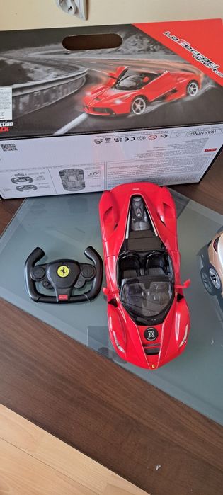 Mașina cu telecomanda ferrari 1/14