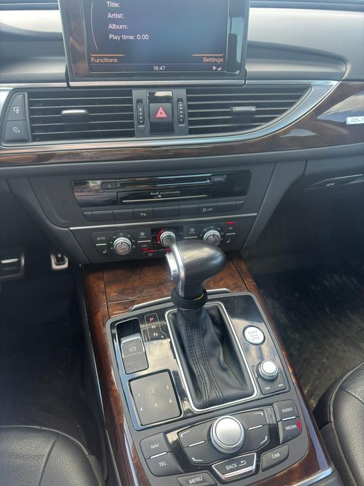 Audi A6 C7, 3.0 TFSI V6 Supercharged, versiune Canada Premium (bord în km/h).