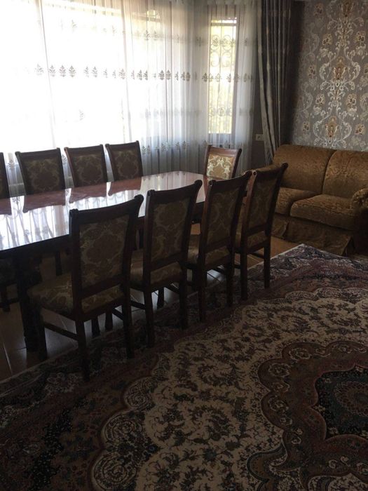 стол и стулья для зала