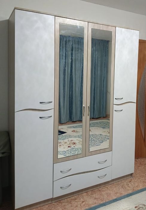 Продам шкаф! В хорошем состоянии !