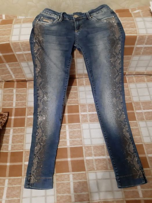 Джинсы со стразами