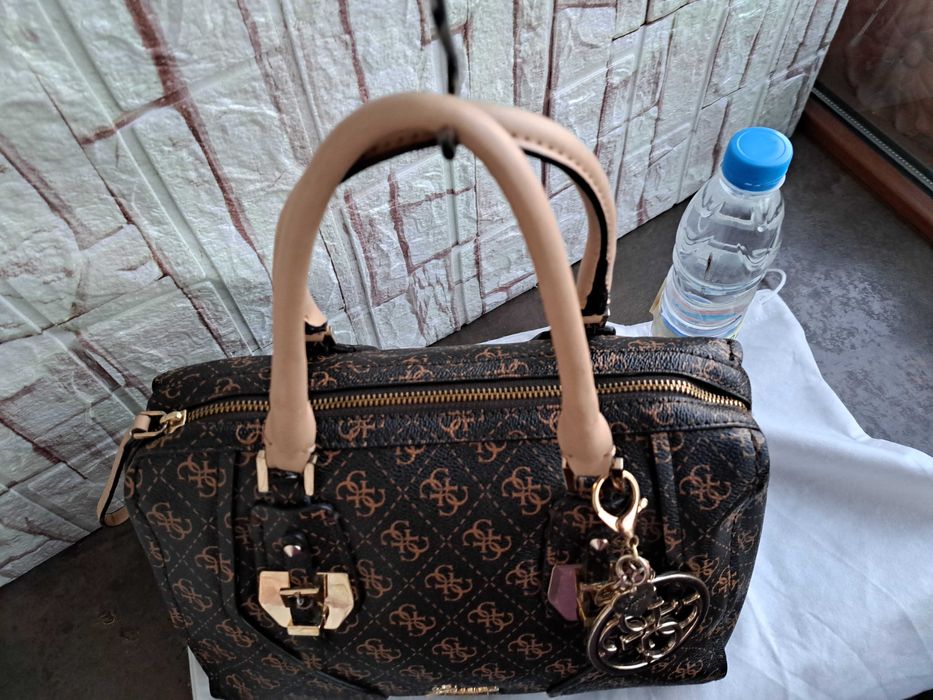 дамска чанта Guess-кафява чанта