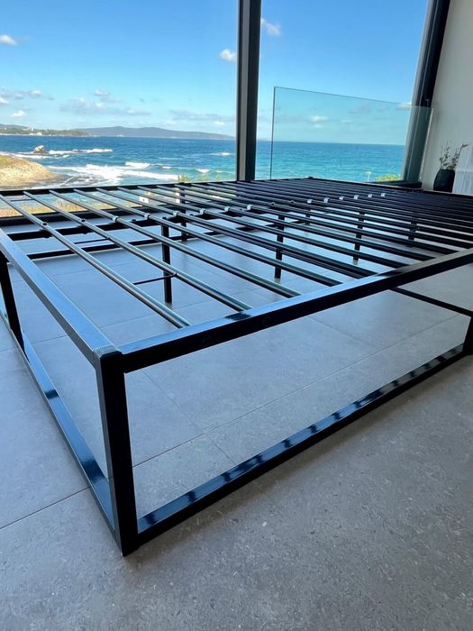 Метално легло за матрак с размери 160/200