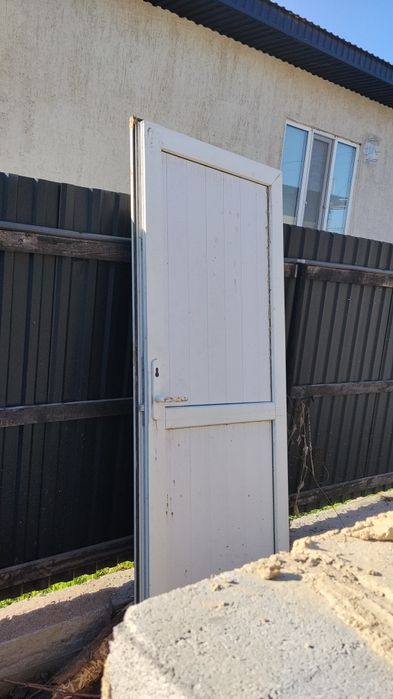 Дверь металопластиковая, б/у, в хорошем состоянии