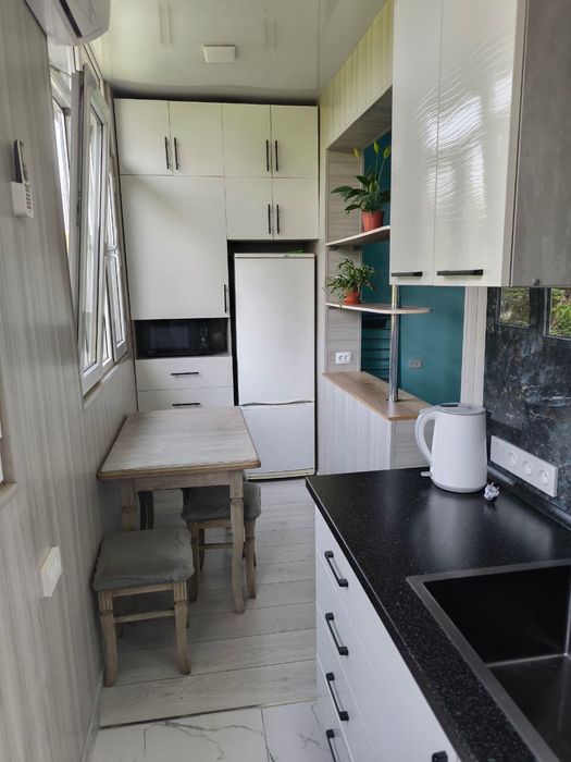 Продается Юнусабад-8 2/4/4