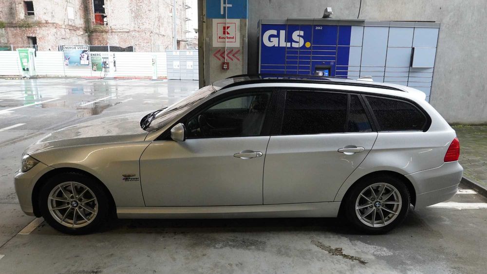 BMW Seria 320 xDrive 2011 | Webasto | Panoramic | Proprietar