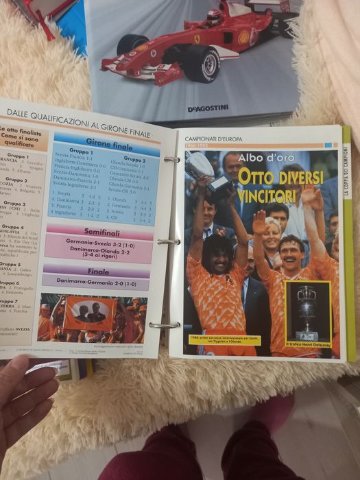 Vind colecție jurnale biografii la fotbaliști renumiti