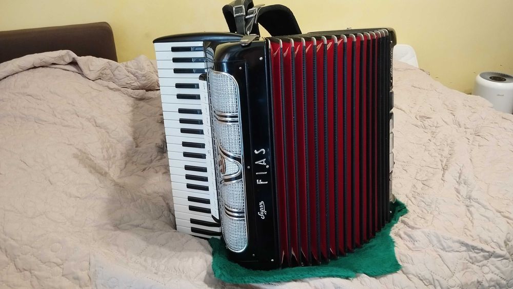 Акордеон Super Fias Stradella 120 баса професионален