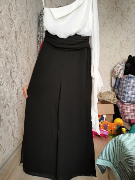 Нарядный комбинезон 42