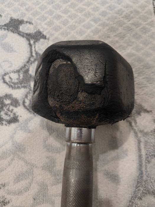 Гантели 2 штуки по 8кг.