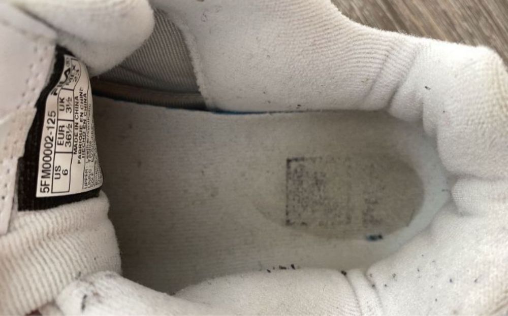 Продам кроссовки Fila